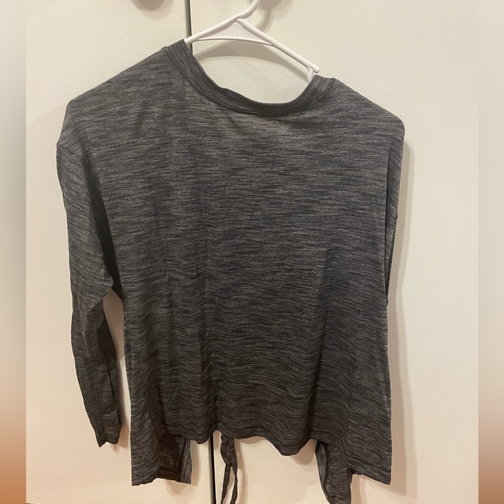Lululemon lace up back long sleeve shirt, NWOT, Size 8